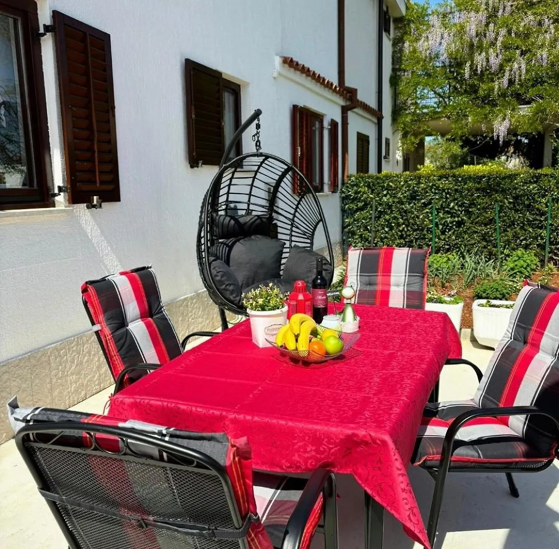 Apartman Ema Fazana Apartment